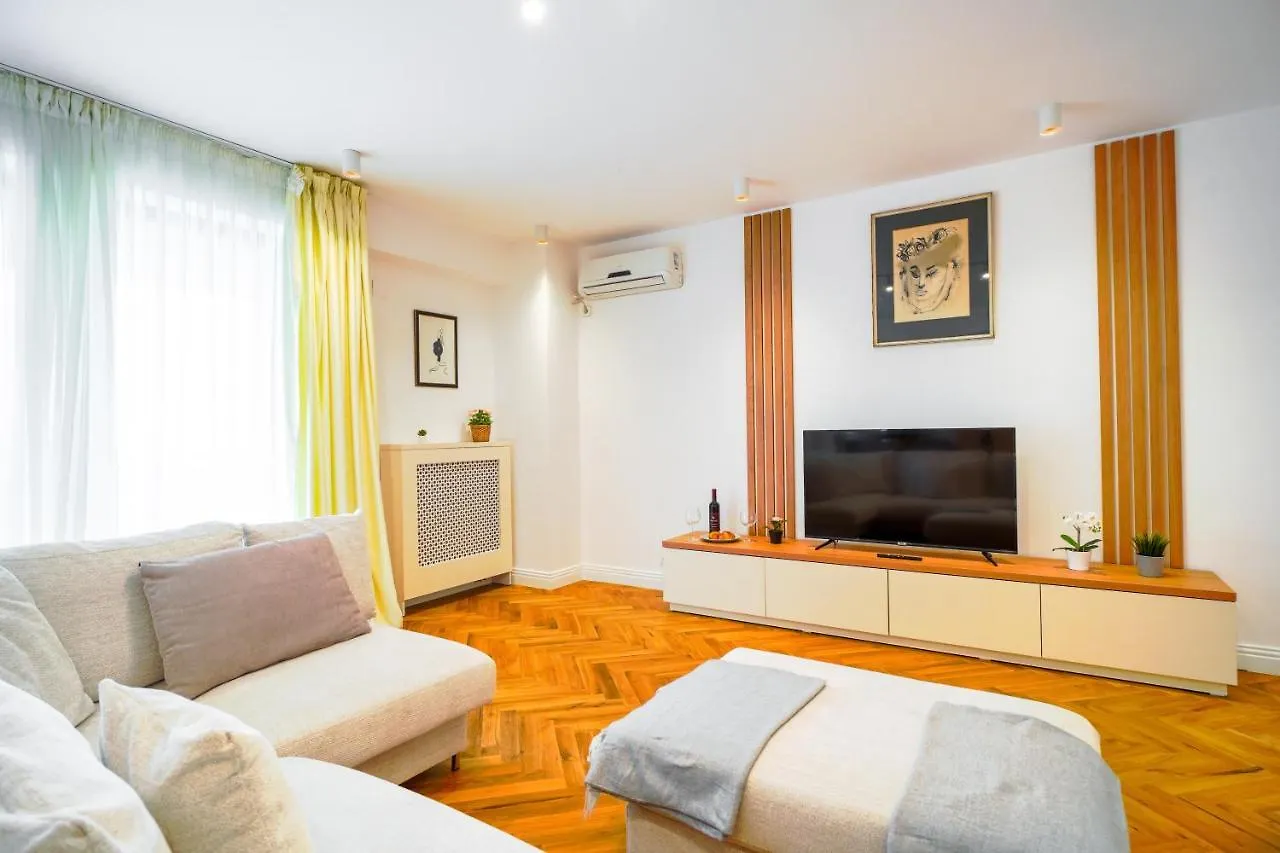 Luxury Central Park Apartment Bucarest