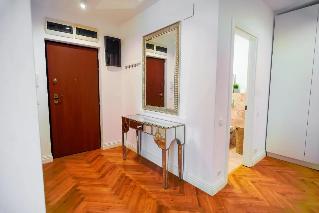 Luxury Central Park Apartment Bucarest 0*,  Rumanía