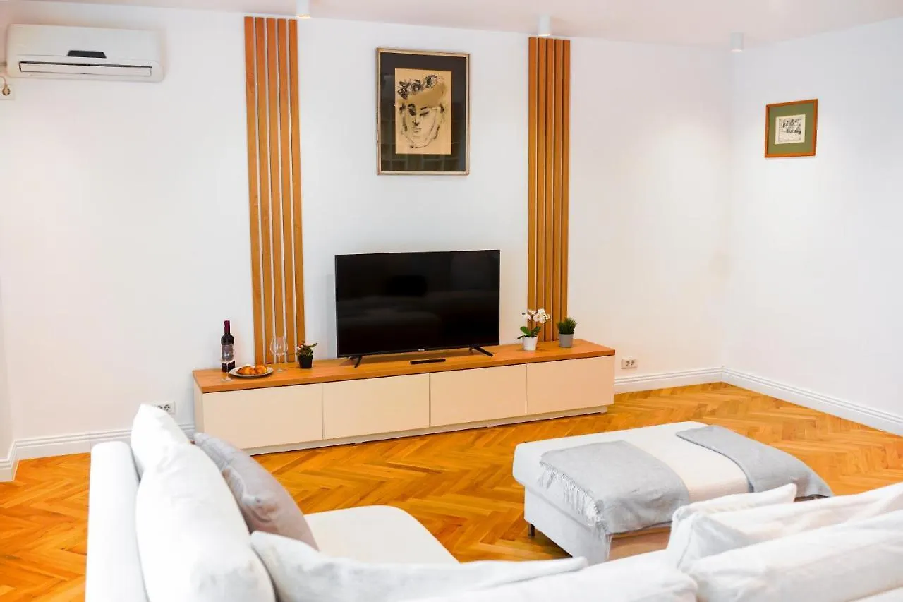 Luxury Central Park Apartment Bucarest Roumanie